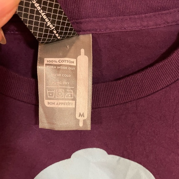 #4- JOHNNY CUPCAKES-CLASSIC CROSSBONES TEE - Picture 3 of 3